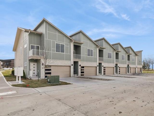 Townhouse for sale in Clive, Iowa