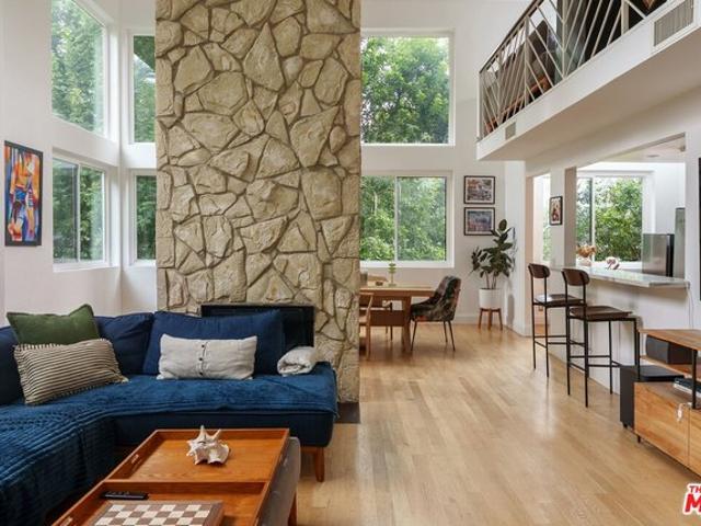 Condo for sale in Canoga Park, California