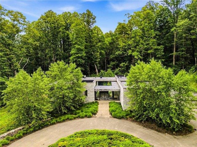House for sale in Laughlintown, Pennsylvania