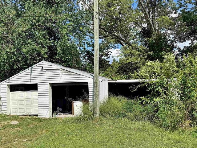 House for sale in Loogootee, Indiana