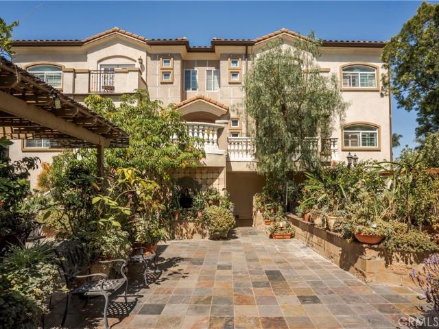 Townhouse for sale in Pasadena, California
