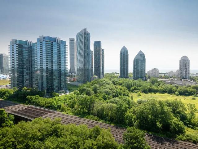 House for rent in Etobicoke—Lakeshore, Toronto