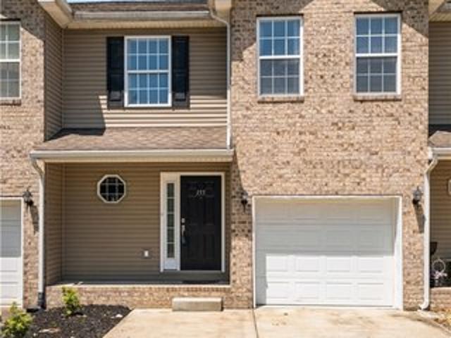 Townhouse for sale in Hurricane, West Virginia