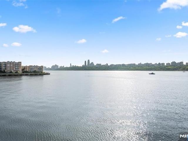 Condo for sale in Edgewater, New Jersey