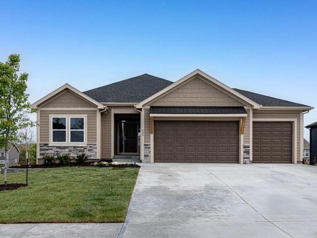 House for sale in Basehor, Leavenworth County