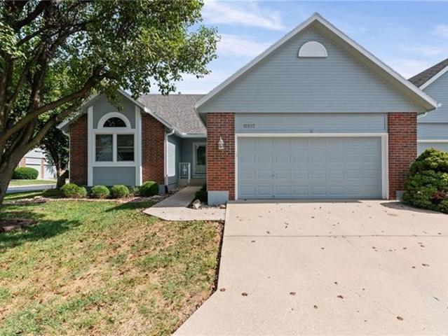 Townhouse for sale in Southmoor Gardens, Overland Park