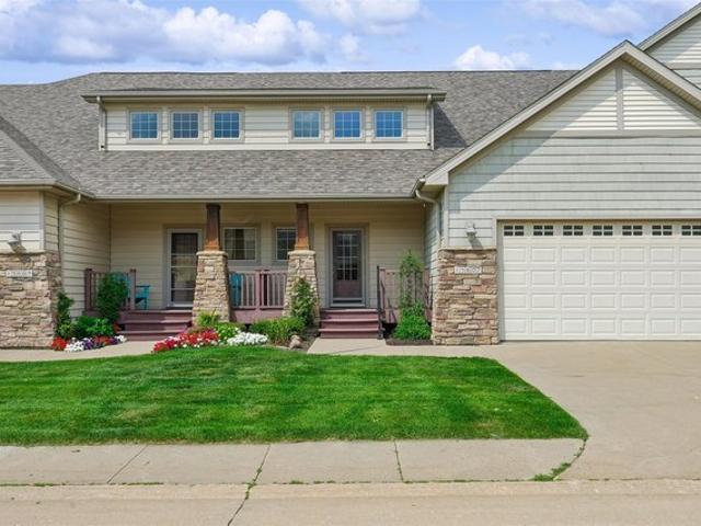 Townhouse for sale in Urbandale, Iowa