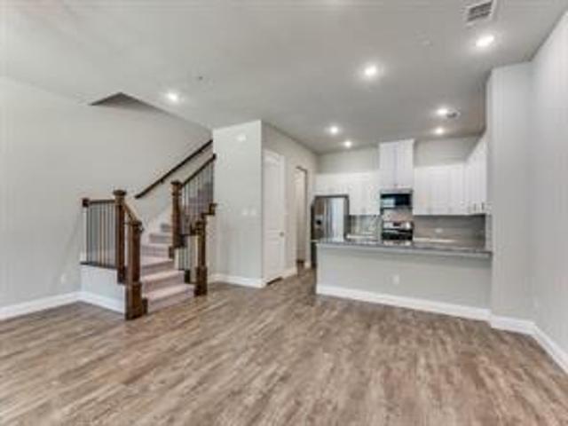 Townhouse for sale in Farmers Branch, Texas