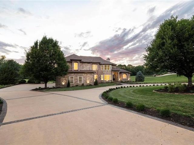 House for sale in Smithville, Missouri