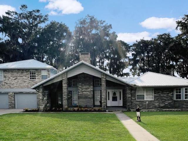 House for sale in Lochloosa, Florida