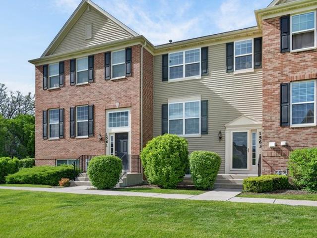 Townhouse for sale in South Elgin, Illinois