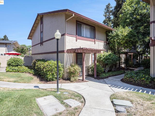 Condo for sale in Concord Condo for sale in Concord