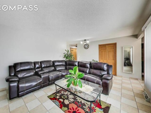 House for sale in Des Plaines
