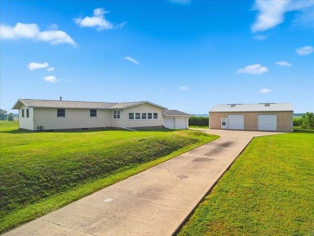 House for sale in Lyndon, Whiteside County