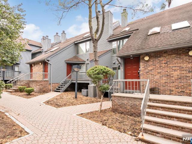 Townhouse for sale in Fort Lee Townhouse for sale in Fort Lee