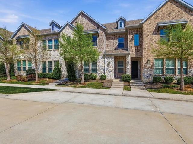 Townhouse for sale in Farmers Branch, Texas