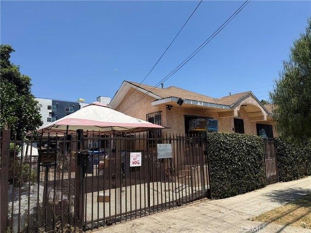 Townhouse for sale in Canoga Park, California
