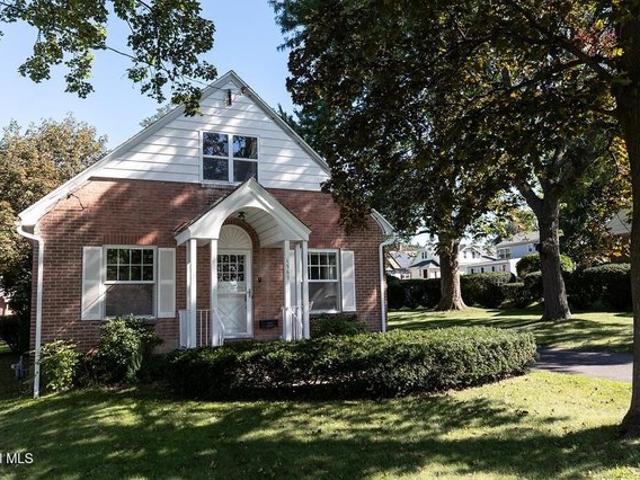 House for sale in Niskayuna, New York
