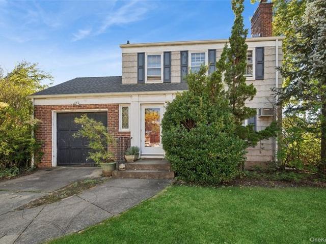 House for sale in Hewlett, Nassau County