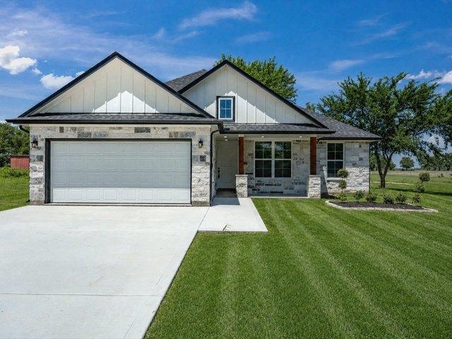 House for sale in Bowie, Texas