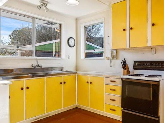 House for sale in Chaslands, Canterbury