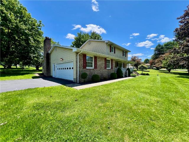 House for sale in Edinburg, Pennsylvania