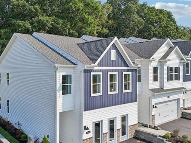 Townhouse for sale in Moon, Pennsylvania