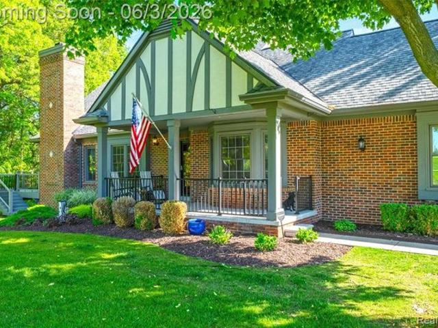 Condo for sale in Lake Orion, Michigan