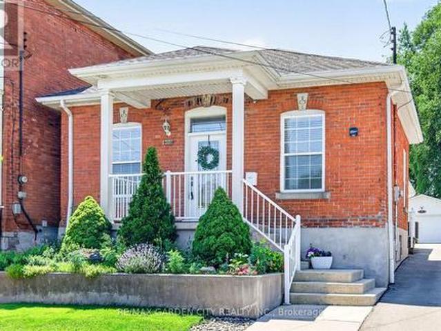House for sale in Ancaster, Ontario