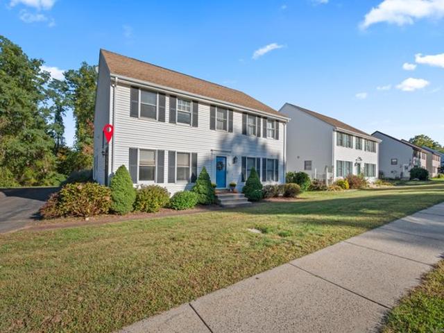Townhouse for sale in Portland, Connecticut