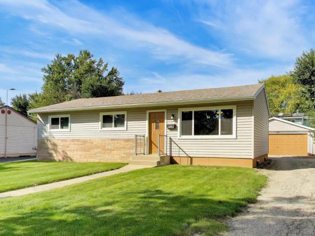 House for sale in Woodstock, McHenry County