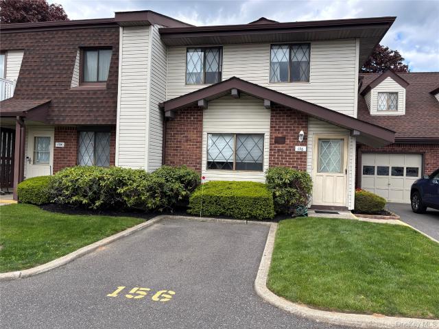 Condo for sale in Babylon, New York