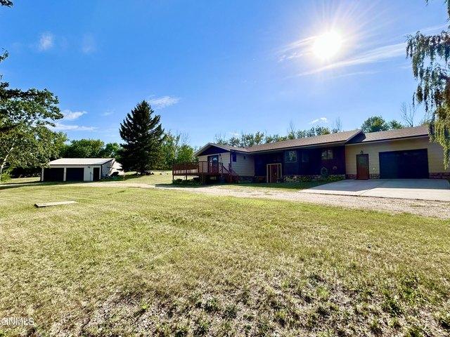 House for sale in Garrison, North Dakota