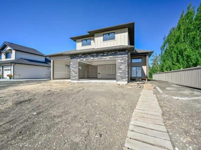 House for sale in Woking, Alberta