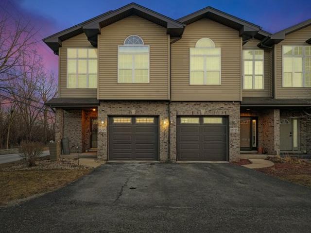 Townhouse for sale in Markham, Illinois
