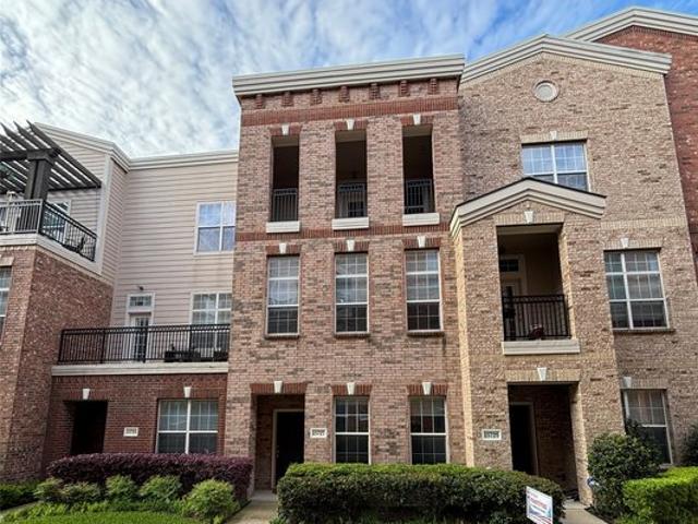Townhouse for sale in Addison, Texas