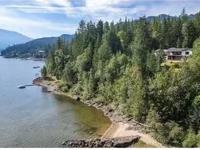 House for sale in Sirdar, British Columbia