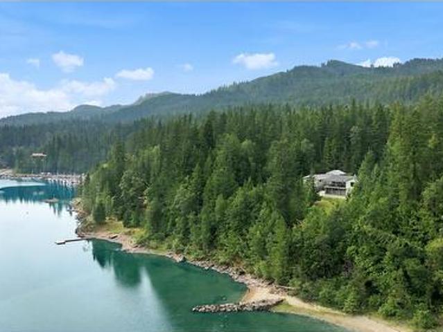 House for sale in Sirdar, British Columbia