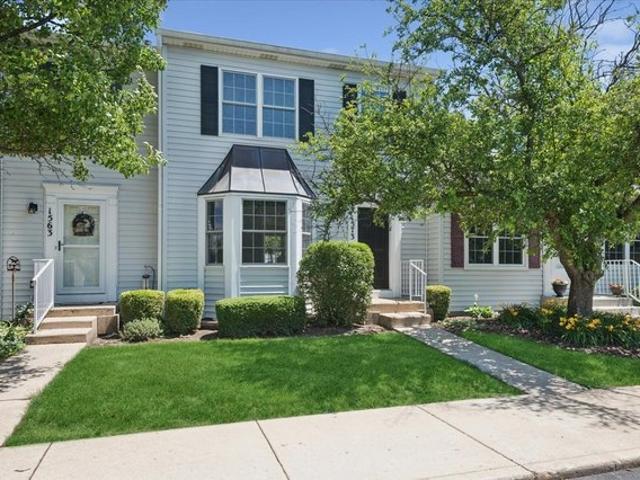 Townhouse for sale in Geneva, Illinois