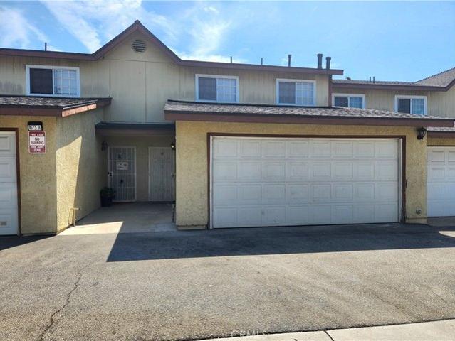 Townhouse for sale in Pomona, California