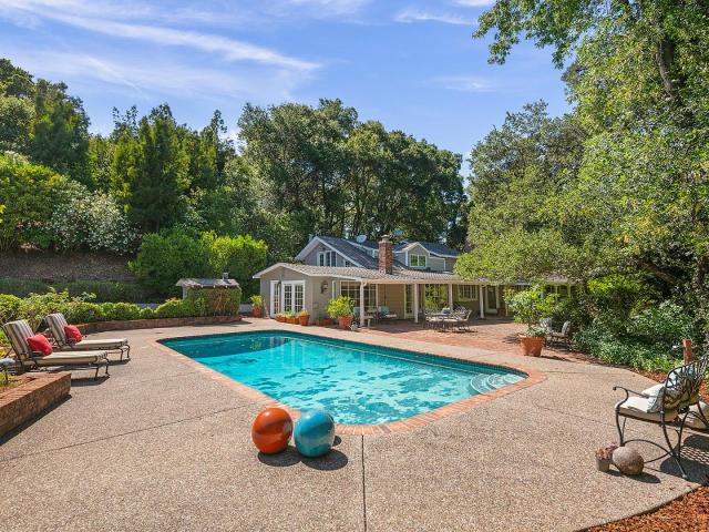 House for sale in Saratoga
