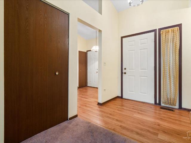 House for sale in Camelot of Buffalo Grove, Buffalo Grove