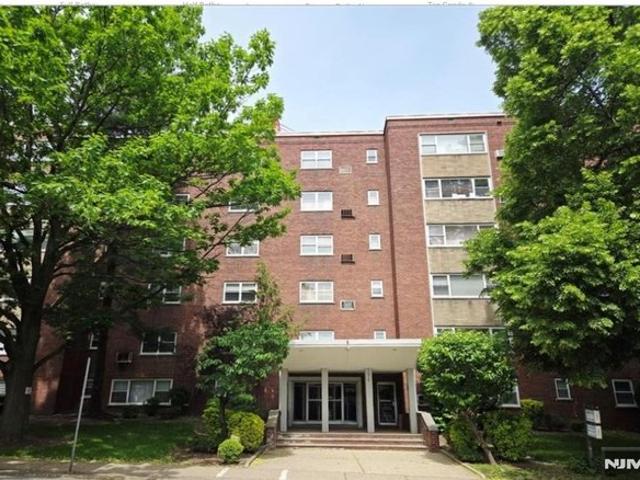 Condo for sale in Fort Lee, New Jersey