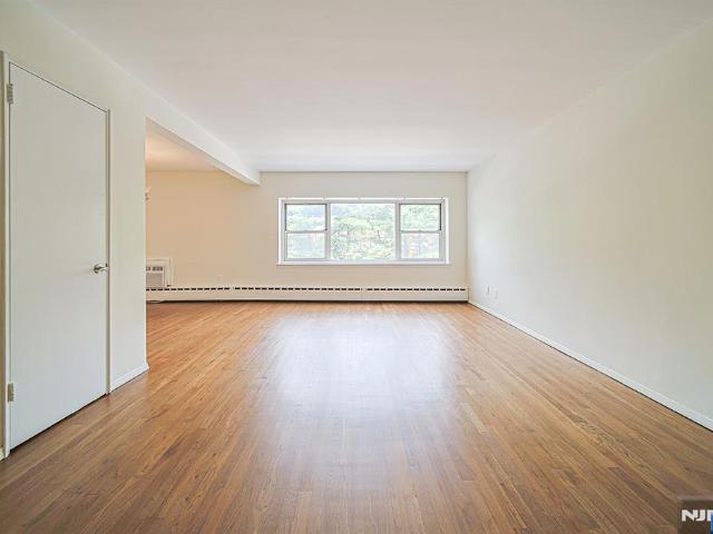 Condo for sale in Fort Lee, New Jersey