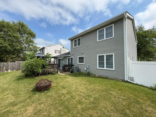 House for sale in Mchenry, Illinois