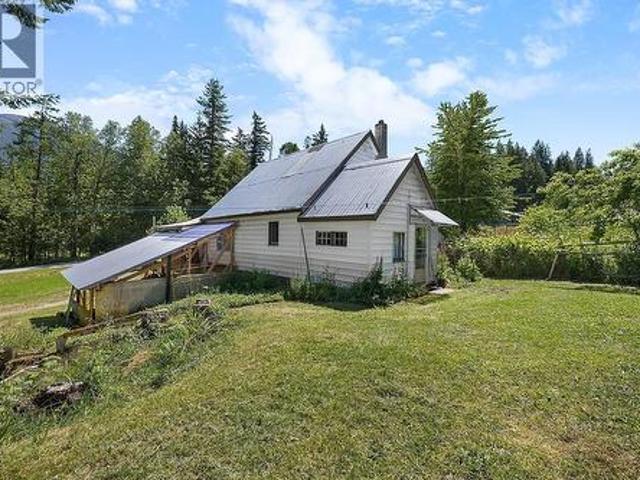 House for sale in Sirdar, British Columbia