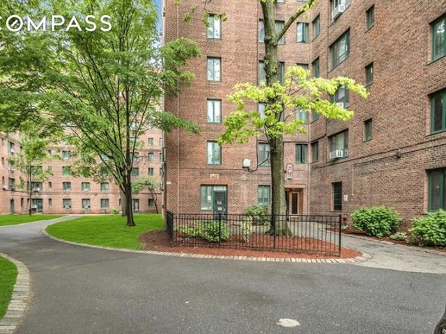 Condo for sale in The Bronx, Arverne