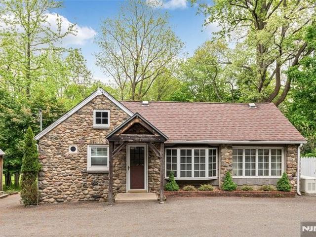 House for sale in Montvale, New Jersey