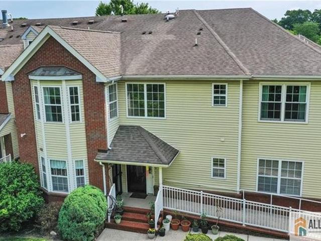 Townhouse for sale in Piscataway, New Jersey