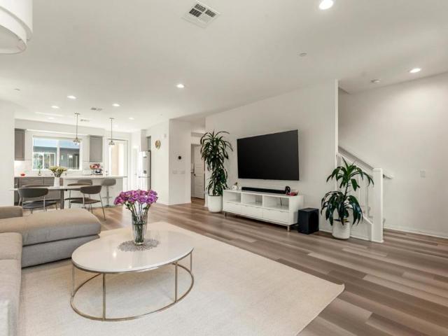 Townhouse for sale in Irvine Business Complex, Irvine